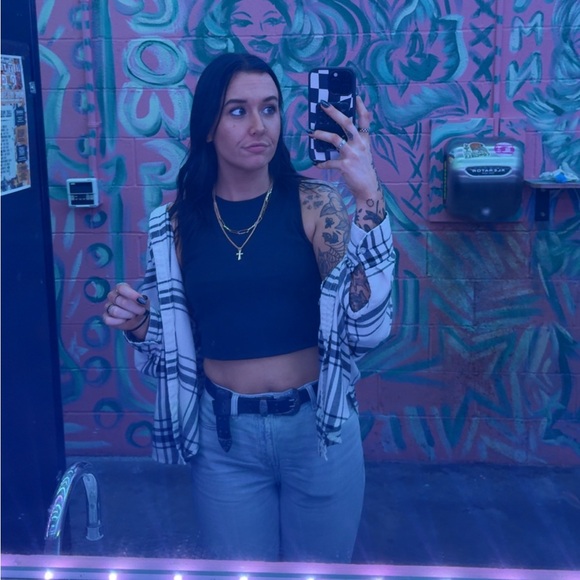 Meet your Posher, Haley - Picture 2 of 6